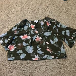 4/$20 NY&CO crop floral blouse Sz XL